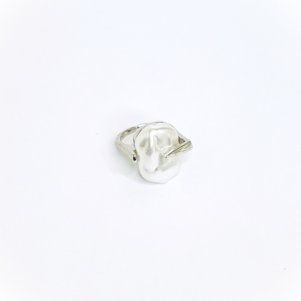 Bezel Pearl Statement Ring – photo 2