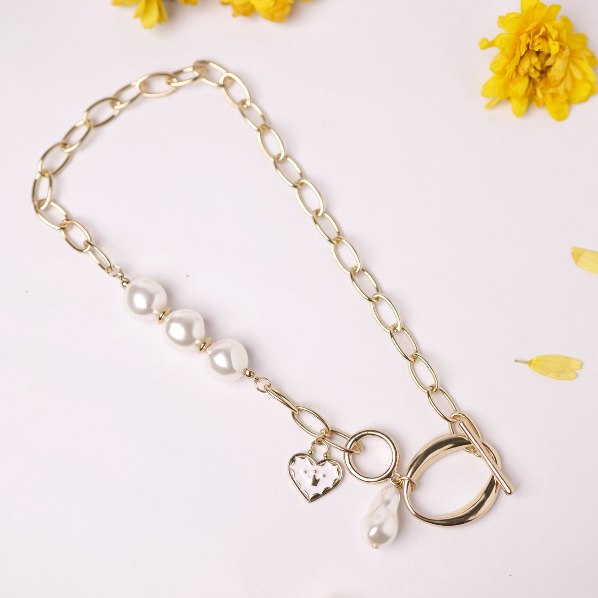 Pearl in Oval Hearty Necklace