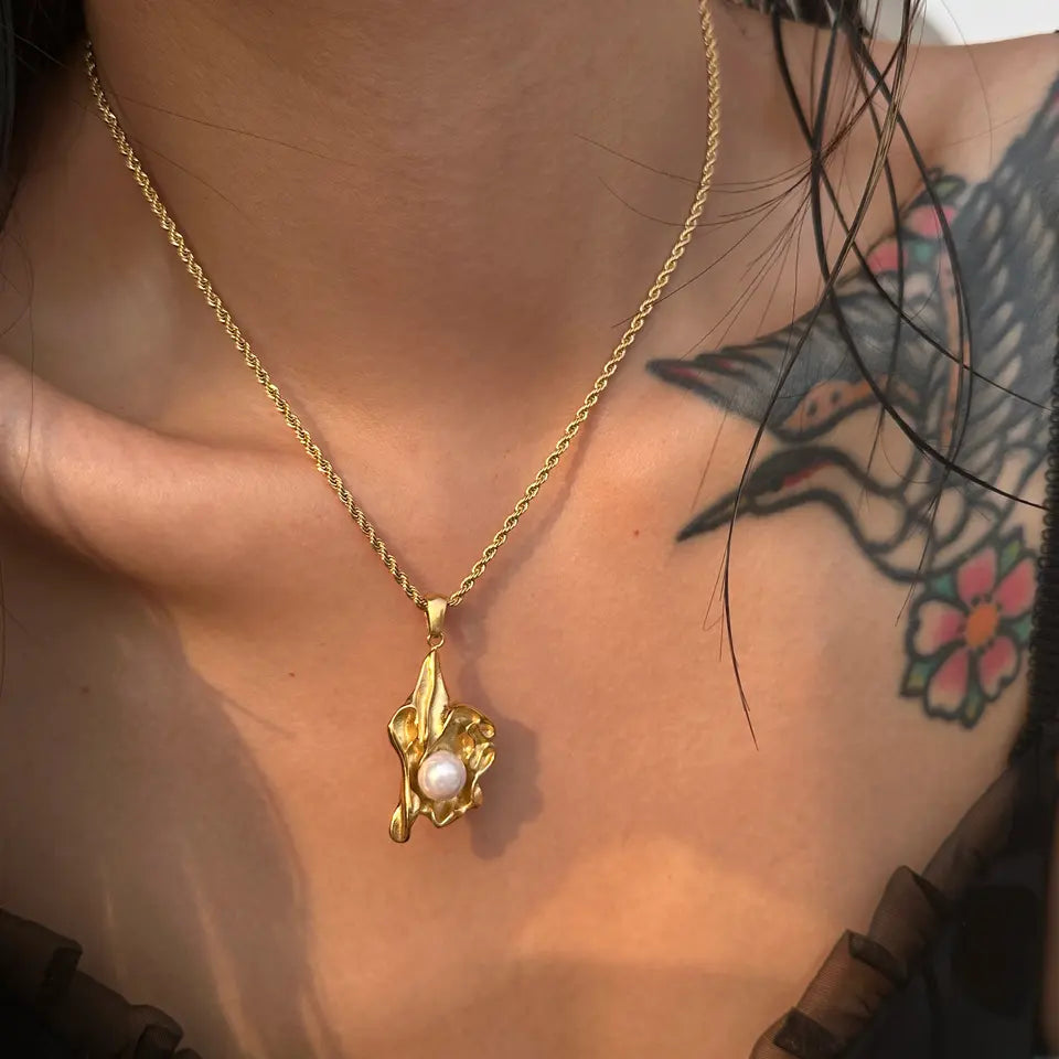 Flower Pearl Pendant with Chain
