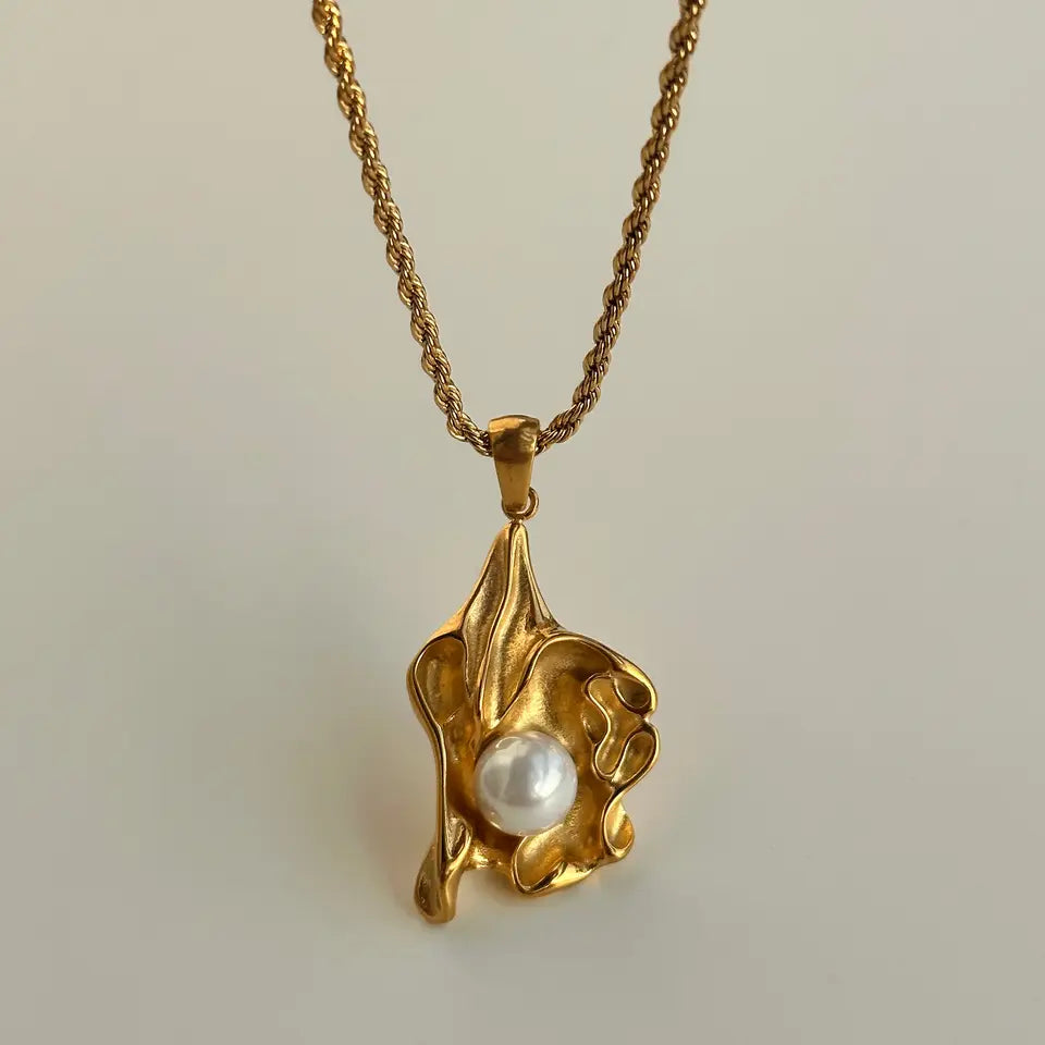 Flower Pearl Pendant with Chain