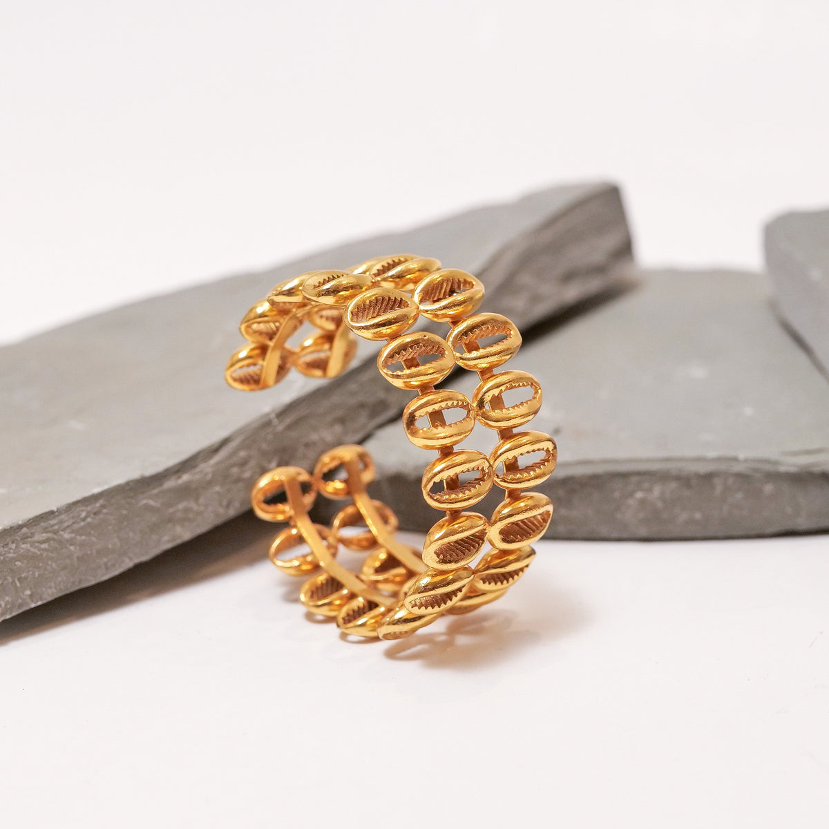 Gold Shell Bracelet – photo 1