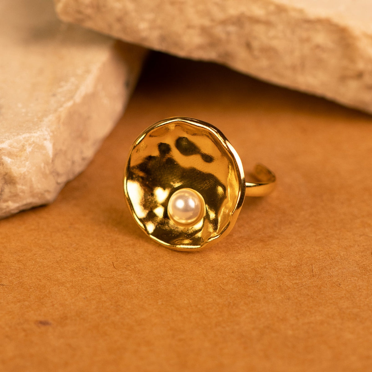 Hammered Disc with Pearl Adjustable Ring – photo 2