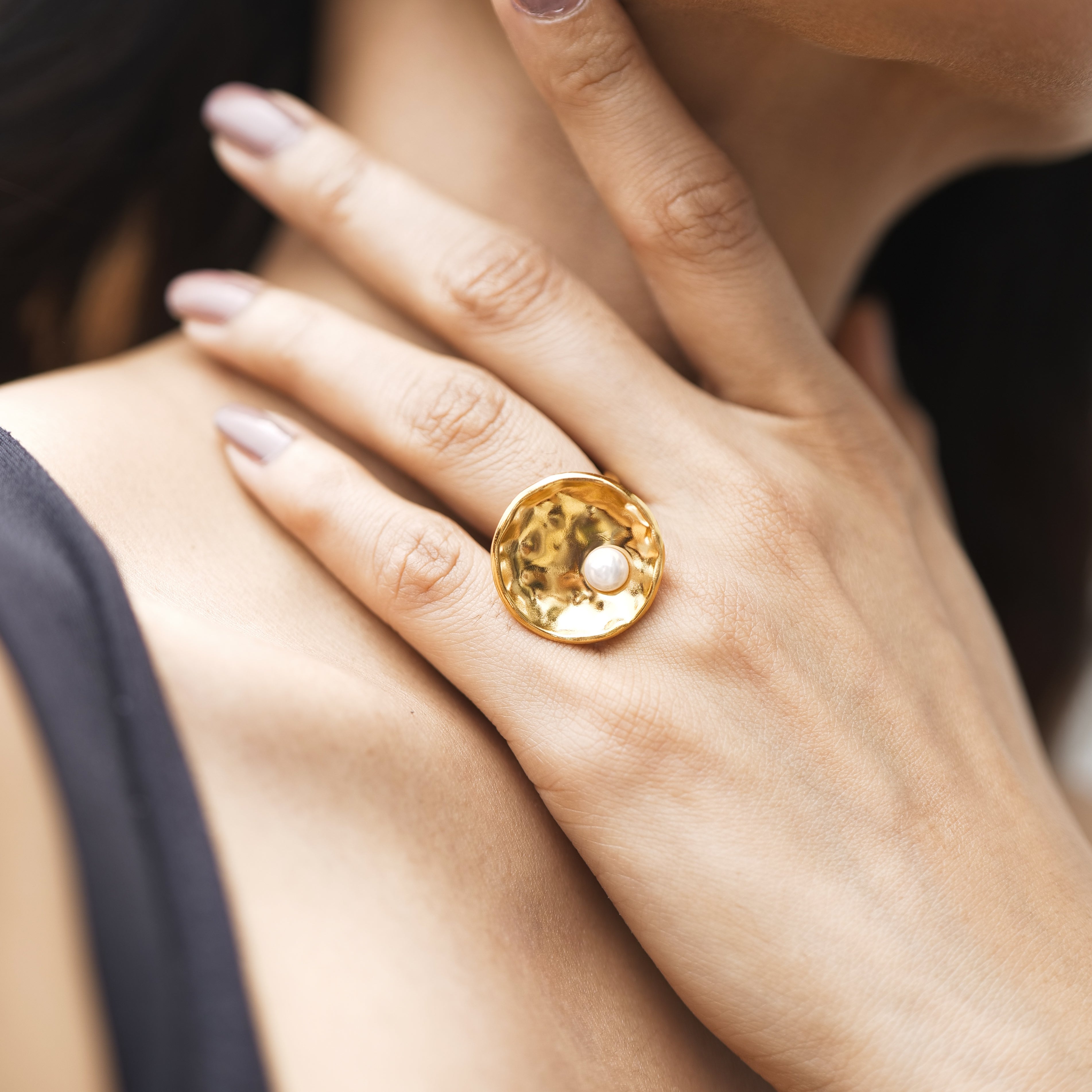 Hammered Disc with Pearl Adjustable Ring