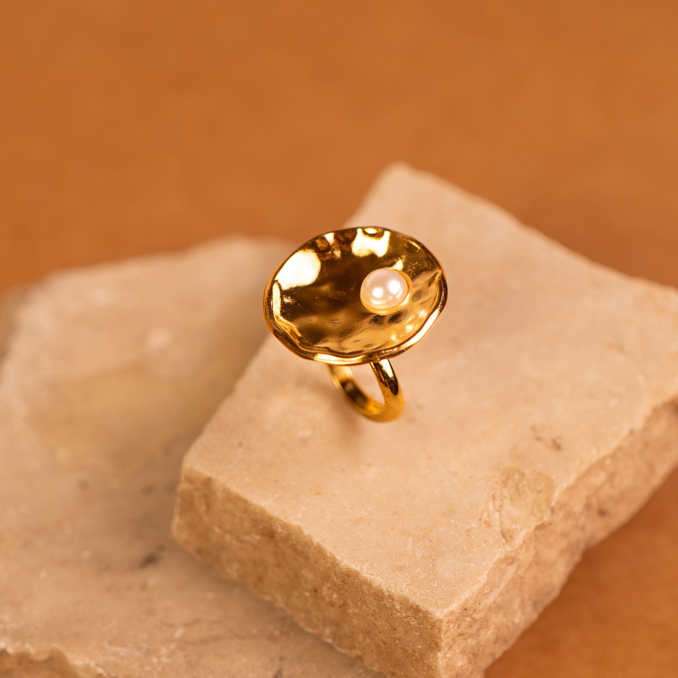 Hammered Disc with Pearl Adjustable Ring