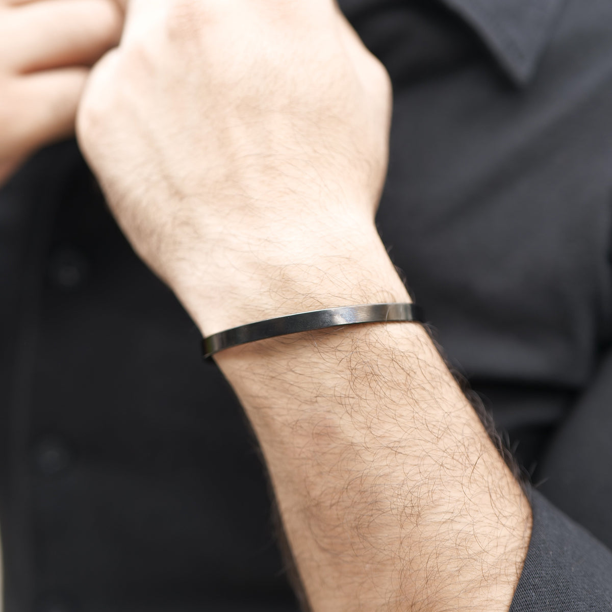 Black Metal Cuff Bracelet for Men – photo 3