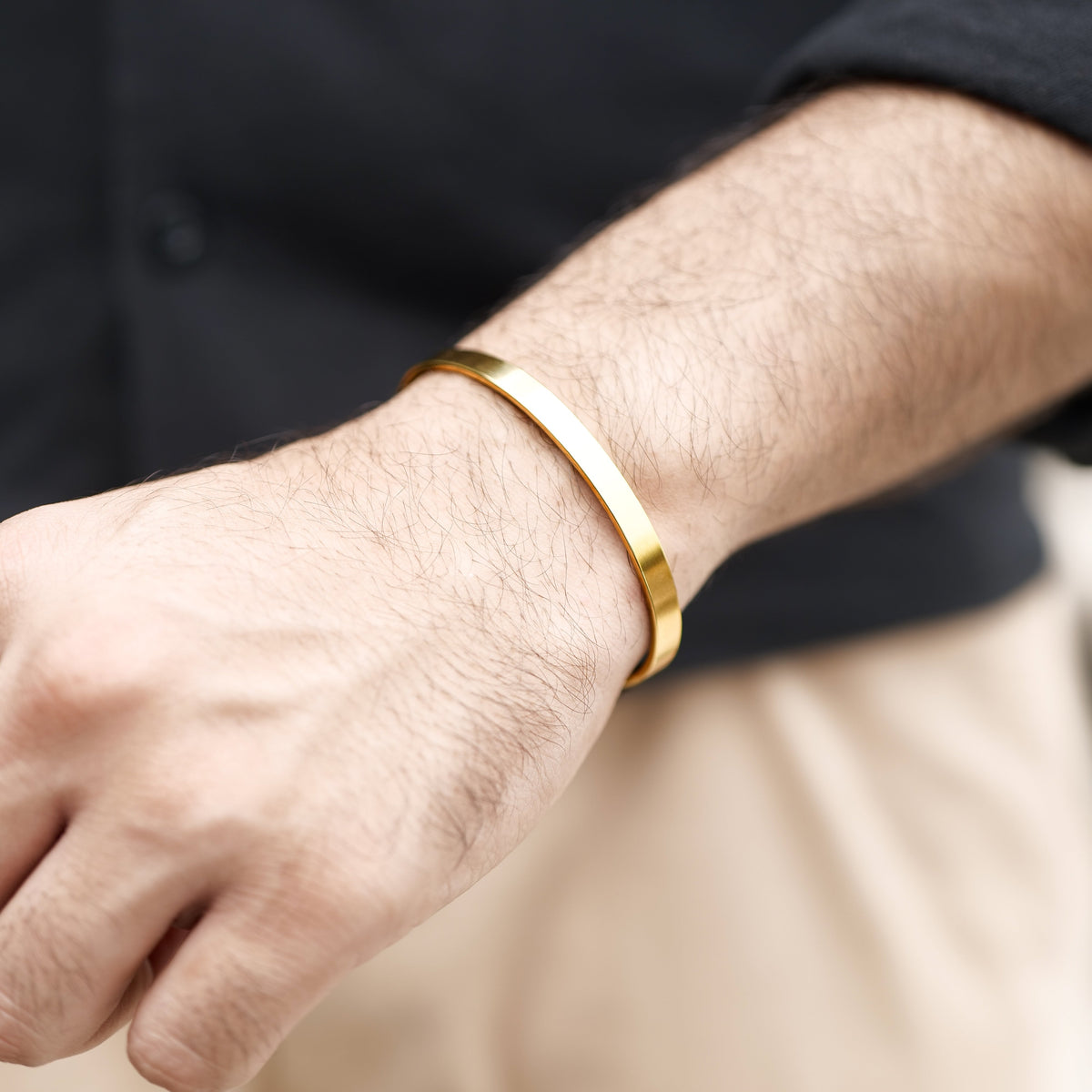 Gold Metal Cuff Bracelet for Men – photo 1