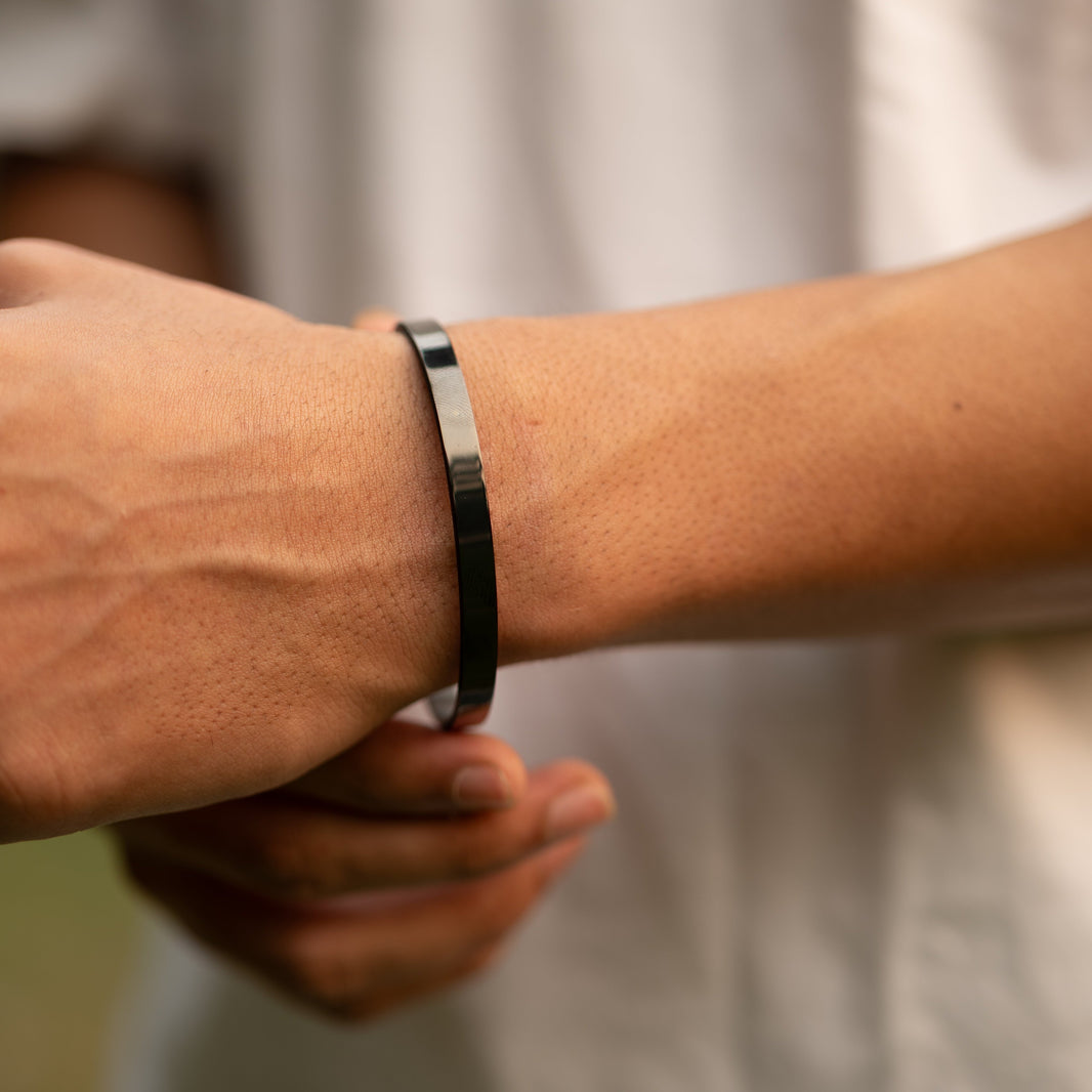Black Metal Cuff Bracelet for Men – photo 1