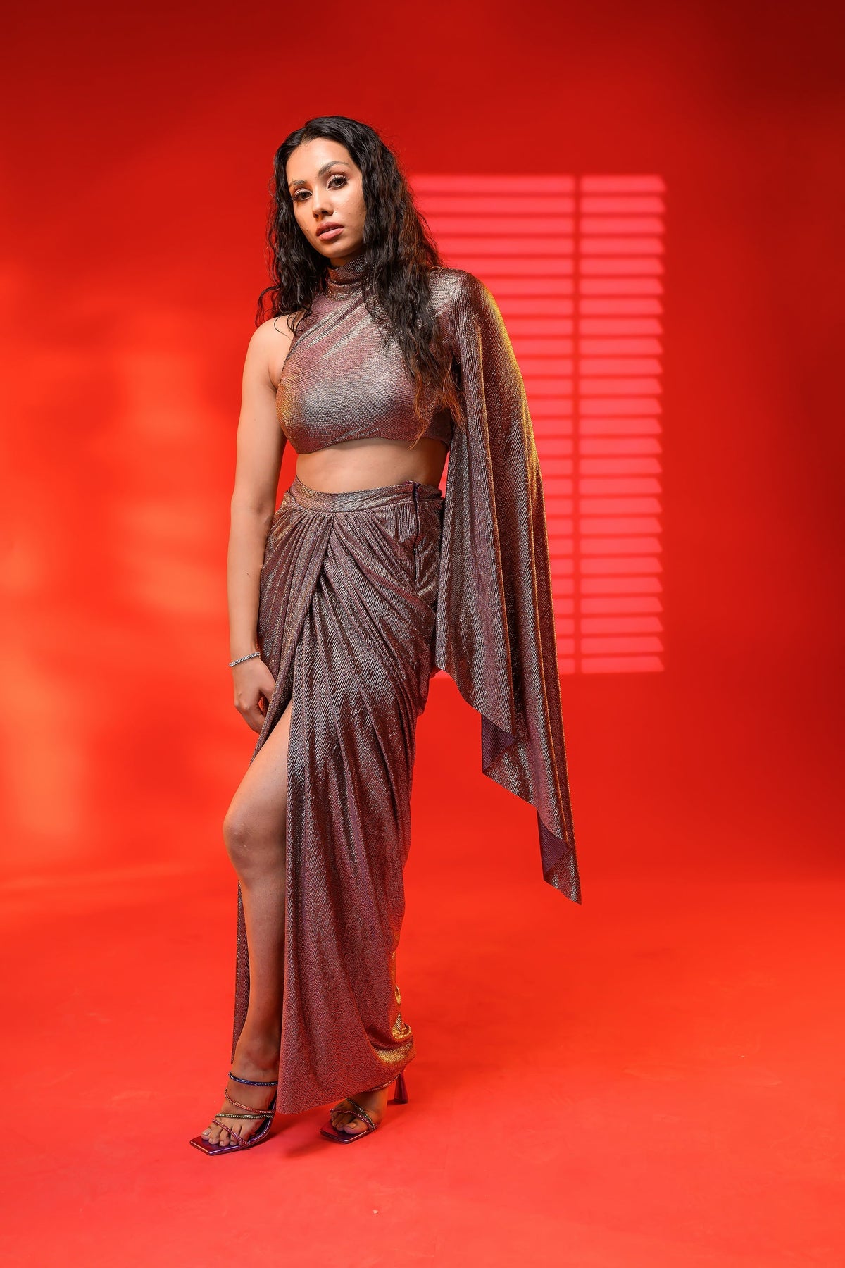 Metallic One Shoulder Drape Set – photo 3