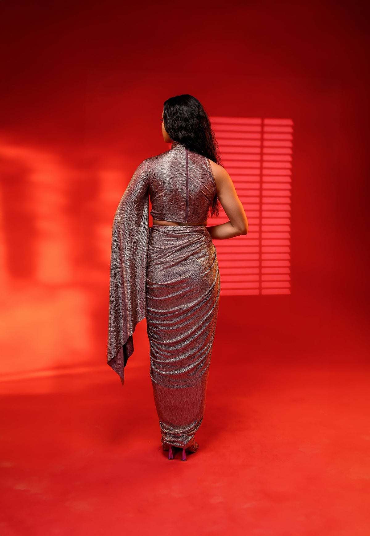 Metallic One Shoulder Drape Set – photo 11