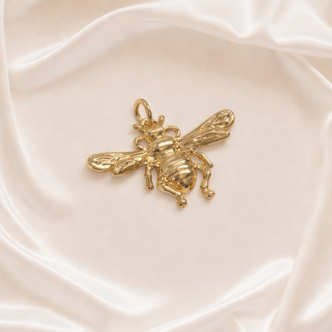 The Queen Bee Charm – photo 1